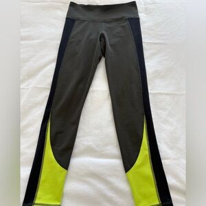 Under Armour Women’s Black and Neon Green Colorblock Leggings size Medium